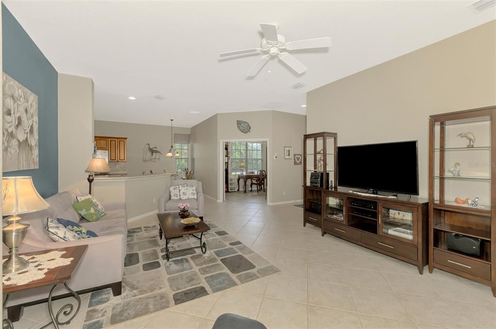Activo con contrato: $269,900 (2 camas, 2 baños, 1629 Pies cuadrados)