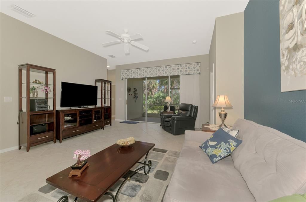 Activo con contrato: $269,900 (2 camas, 2 baños, 1629 Pies cuadrados)