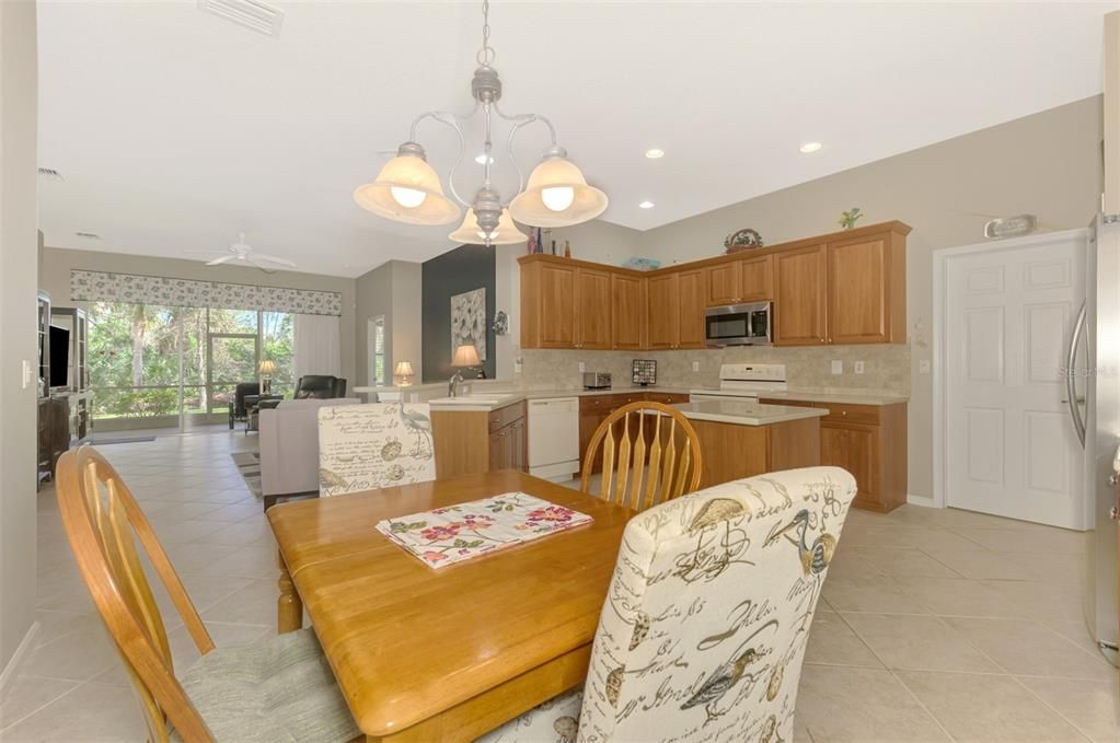 Activo con contrato: $269,900 (2 camas, 2 baños, 1629 Pies cuadrados)