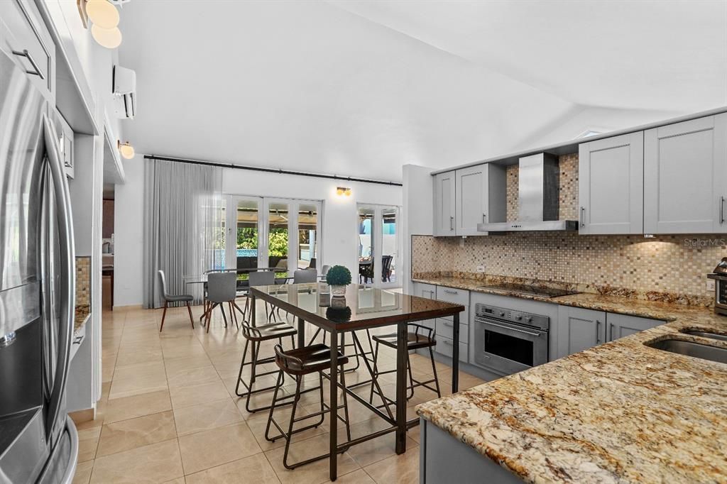 Activo con contrato: $1,450,000 (4 camas, 3 baños, 3000 Pies cuadrados)