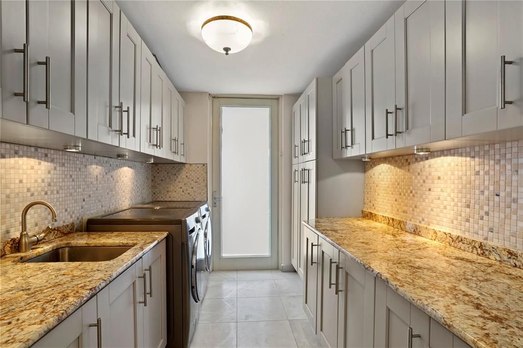 Activo con contrato: $1,450,000 (4 camas, 3 baños, 3000 Pies cuadrados)