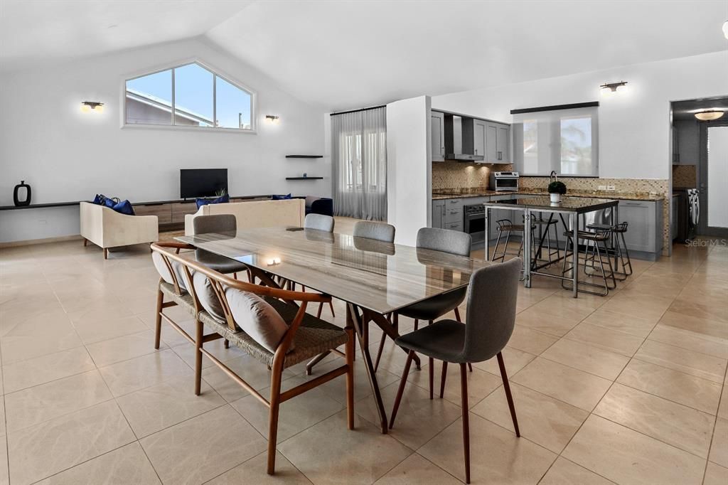 Activo con contrato: $1,450,000 (4 camas, 3 baños, 3000 Pies cuadrados)