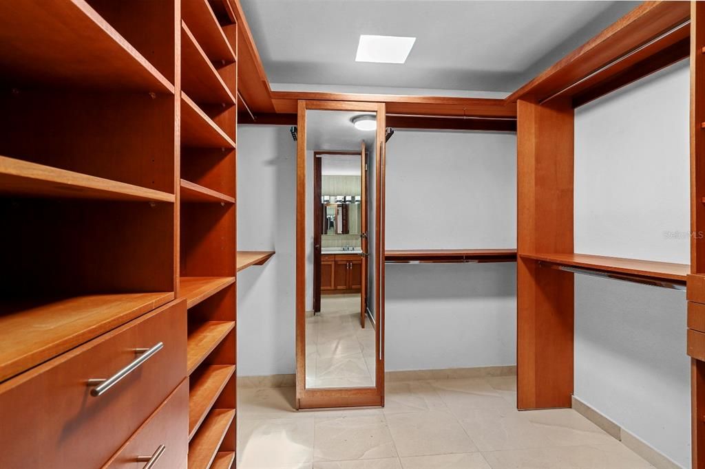 Activo con contrato: $1,450,000 (4 camas, 3 baños, 3000 Pies cuadrados)