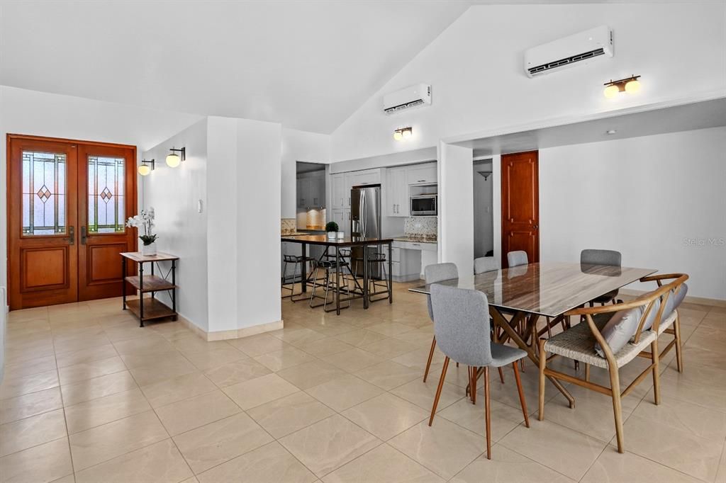 Activo con contrato: $1,450,000 (4 camas, 3 baños, 3000 Pies cuadrados)