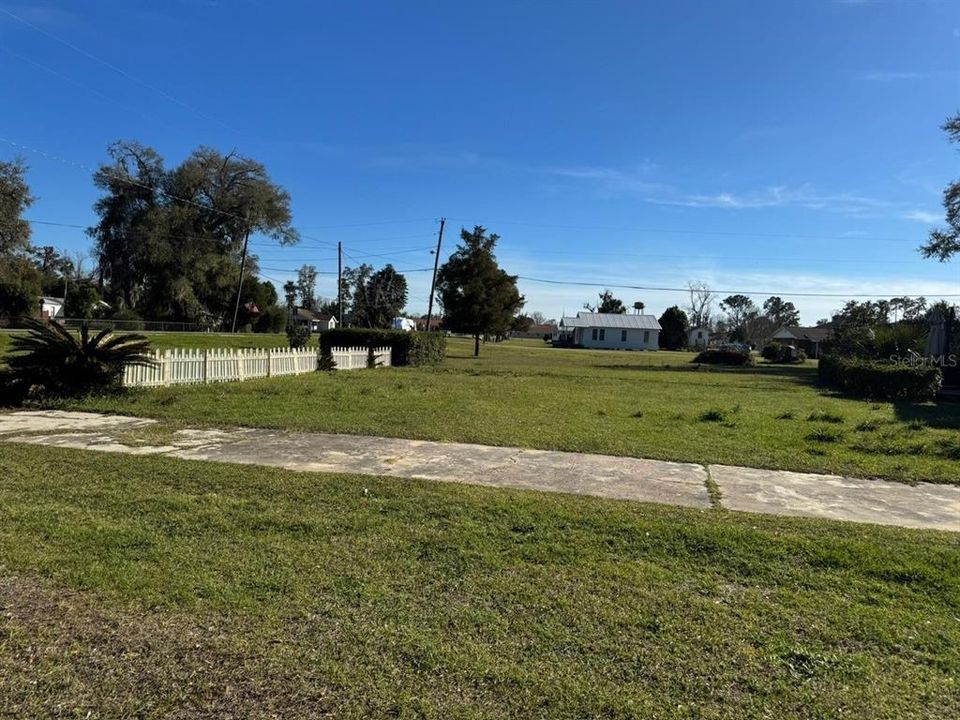 En Venta: $229,900 (3 camas, 2 baños, 2451 Pies cuadrados)