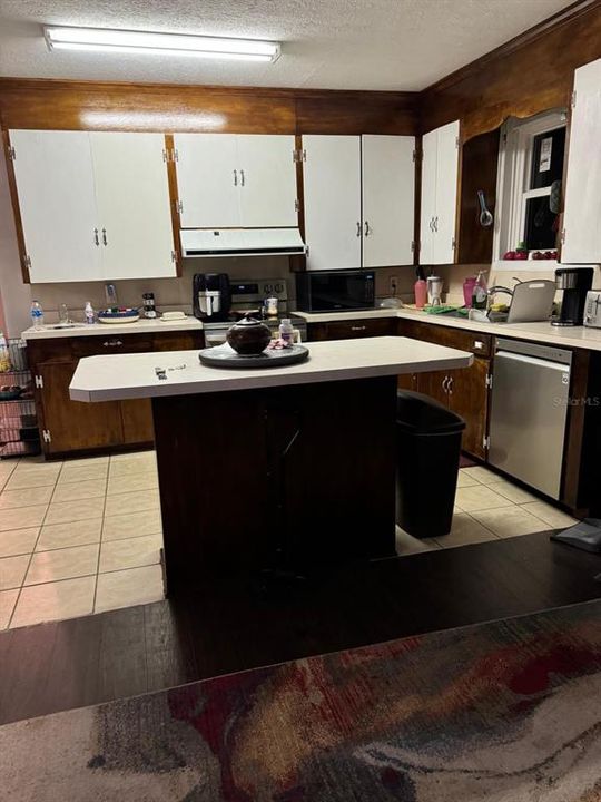 En Venta: $229,900 (3 camas, 2 baños, 2451 Pies cuadrados)