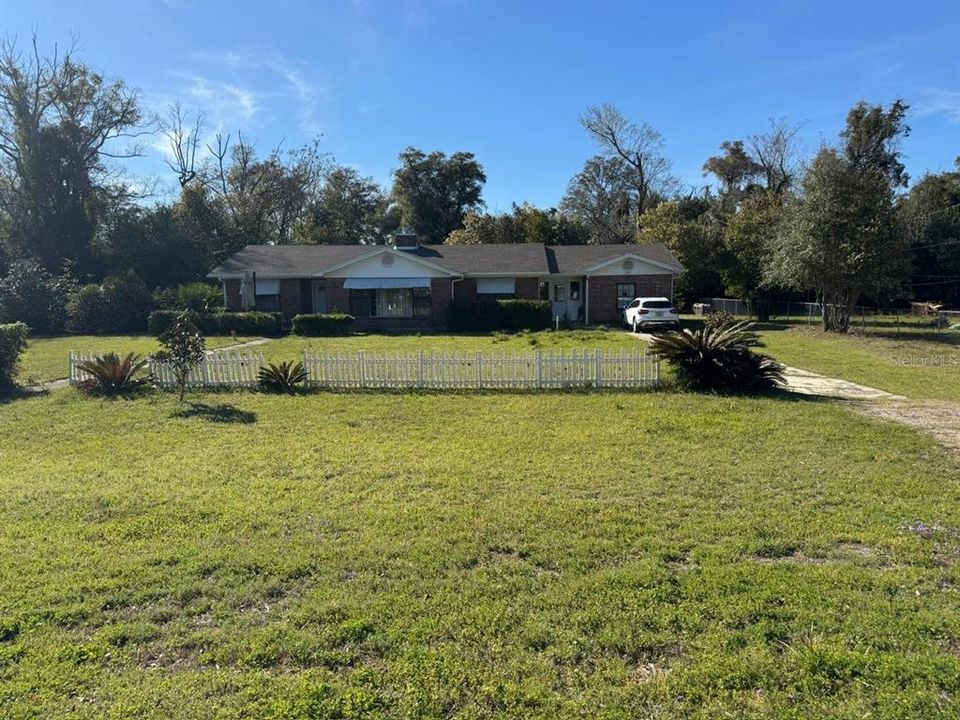 En Venta: $229,900 (3 camas, 2 baños, 2451 Pies cuadrados)