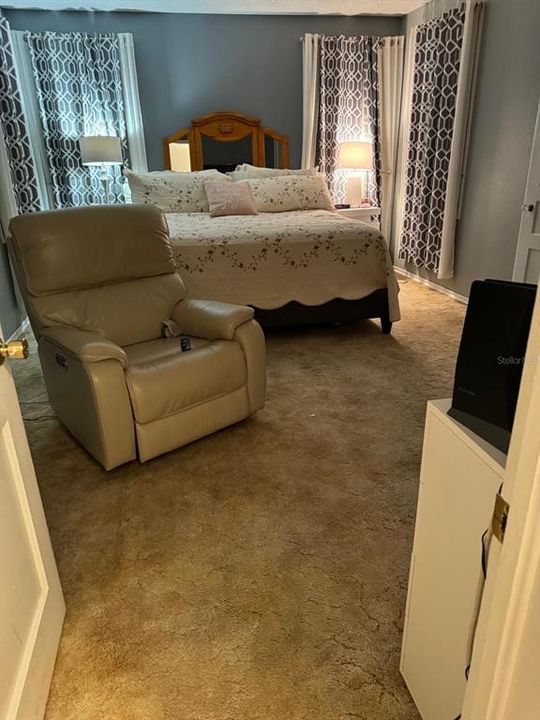 En Venta: $229,900 (3 camas, 2 baños, 2451 Pies cuadrados)