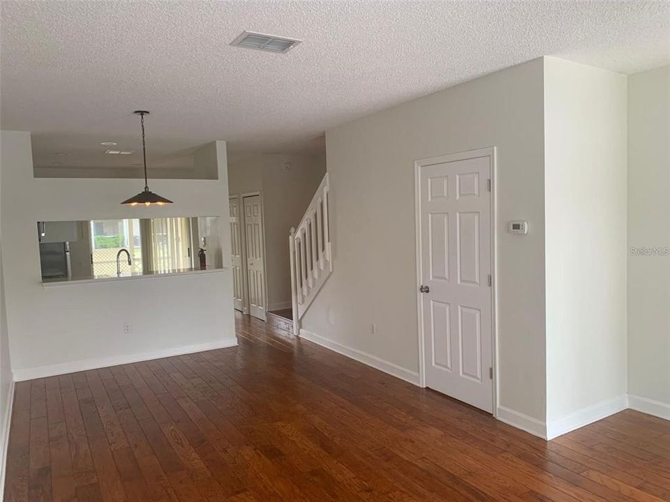 合同活跃: $1,950 (2 贝兹, 2 浴室, 1152 平方英尺)