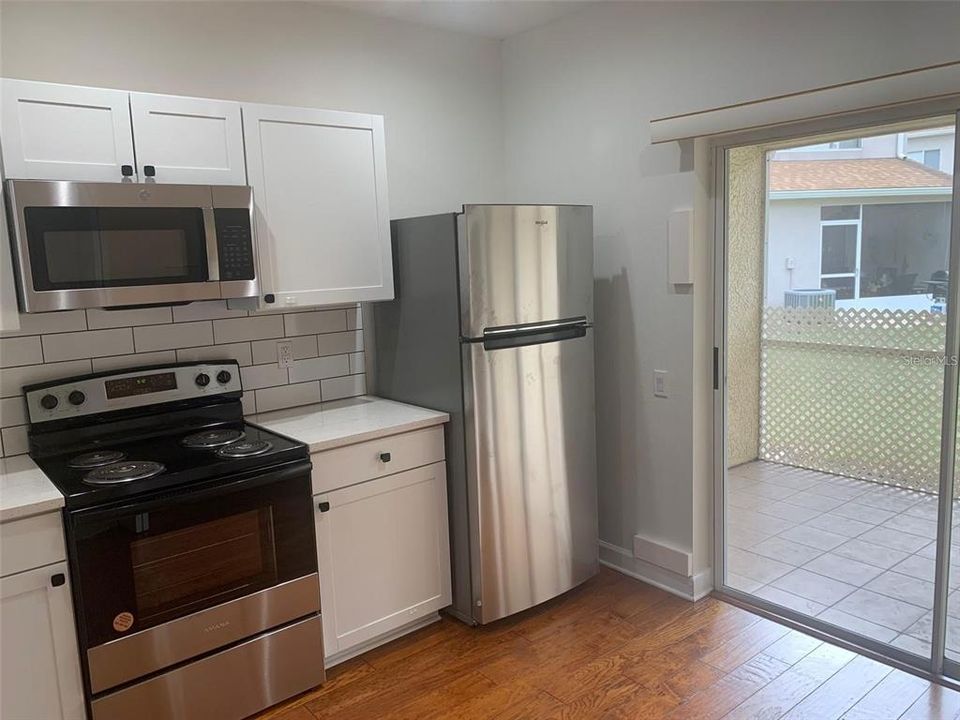 合同活跃: $1,950 (2 贝兹, 2 浴室, 1152 平方英尺)