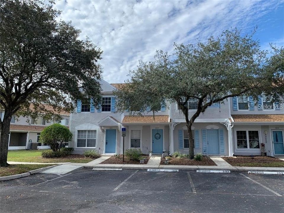 合同活跃: $1,950 (2 贝兹, 2 浴室, 1152 平方英尺)