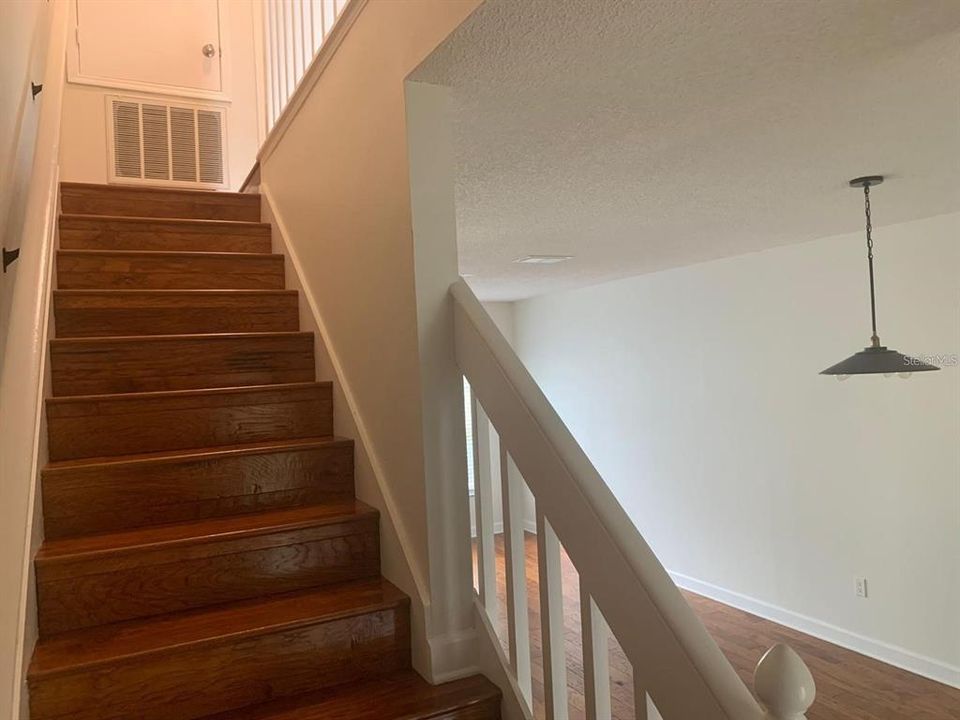 合同活跃: $1,950 (2 贝兹, 2 浴室, 1152 平方英尺)