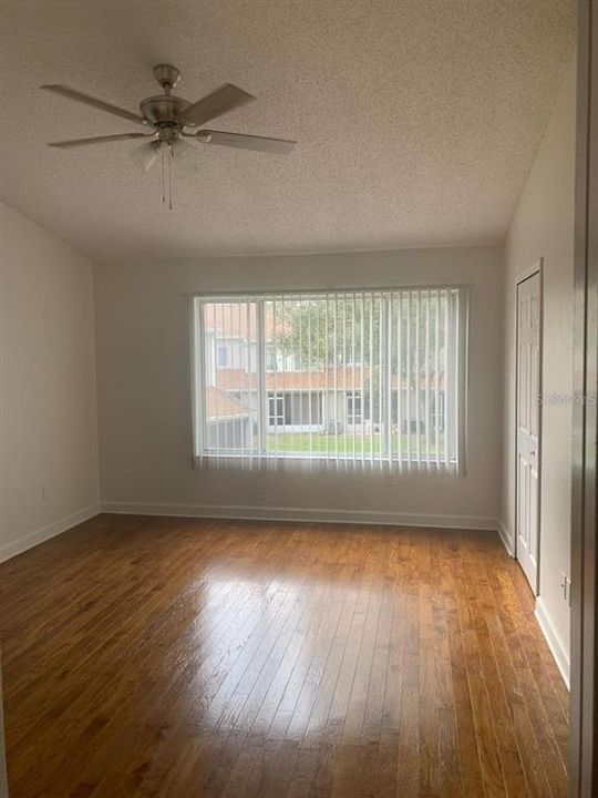 合同活跃: $1,950 (2 贝兹, 2 浴室, 1152 平方英尺)