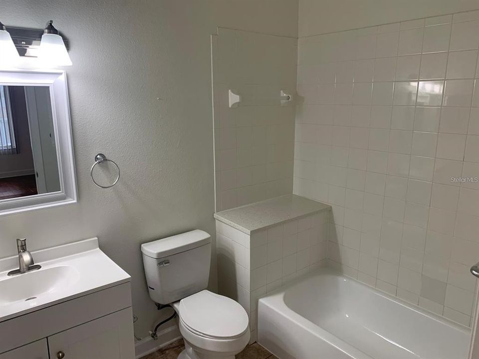 合同活跃: $1,950 (2 贝兹, 2 浴室, 1152 平方英尺)