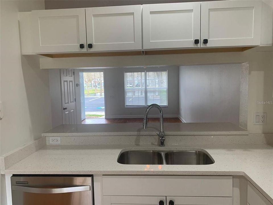 合同活跃: $1,950 (2 贝兹, 2 浴室, 1152 平方英尺)