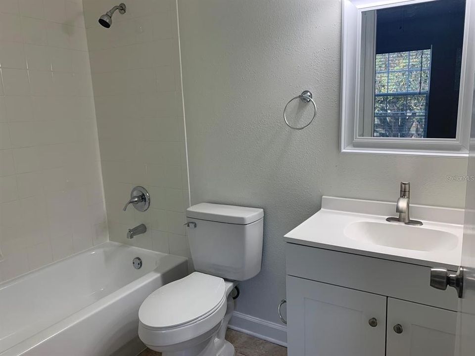 合同活跃: $1,950 (2 贝兹, 2 浴室, 1152 平方英尺)