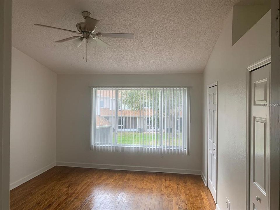 合同活跃: $1,950 (2 贝兹, 2 浴室, 1152 平方英尺)