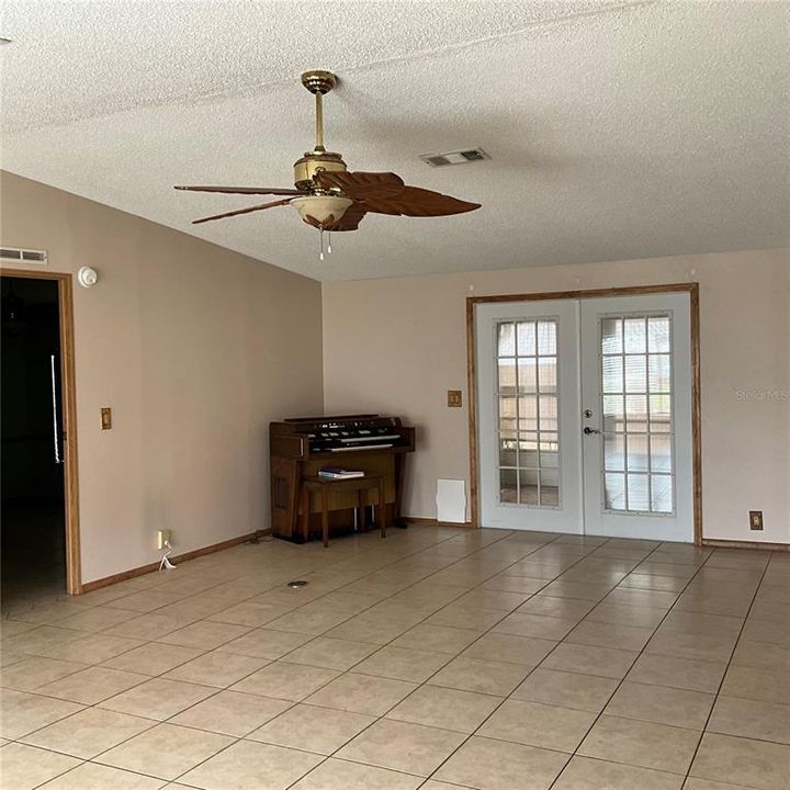 For Sale: $245,500 (3 beds, 2 baths, 1717 Square Feet)