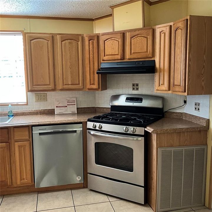 For Sale: $245,500 (3 beds, 2 baths, 1717 Square Feet)