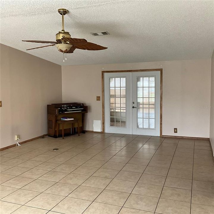 For Sale: $245,500 (3 beds, 2 baths, 1717 Square Feet)