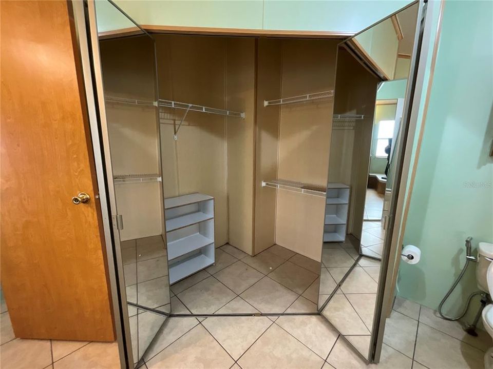 For Sale: $245,500 (3 beds, 2 baths, 1717 Square Feet)