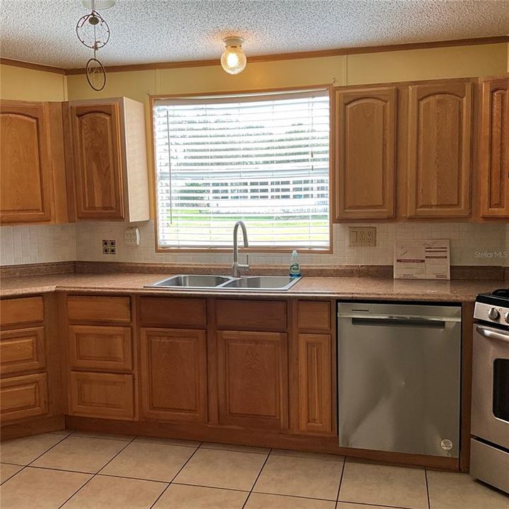 For Sale: $245,500 (3 beds, 2 baths, 1717 Square Feet)
