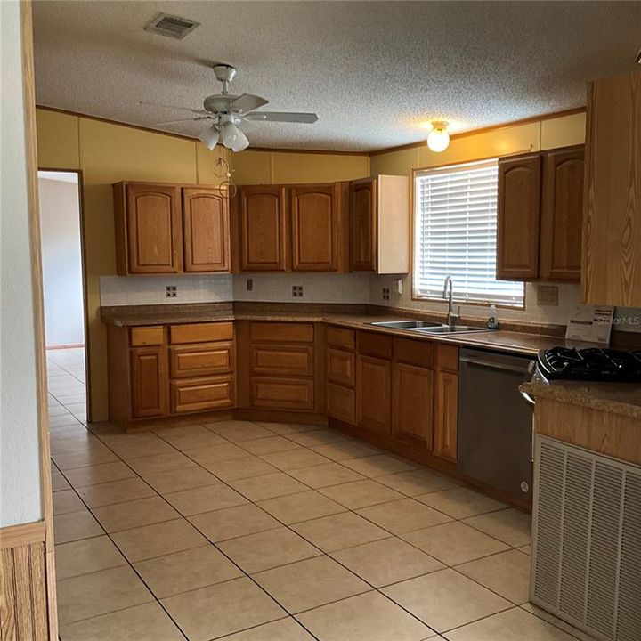 For Sale: $245,500 (3 beds, 2 baths, 1717 Square Feet)