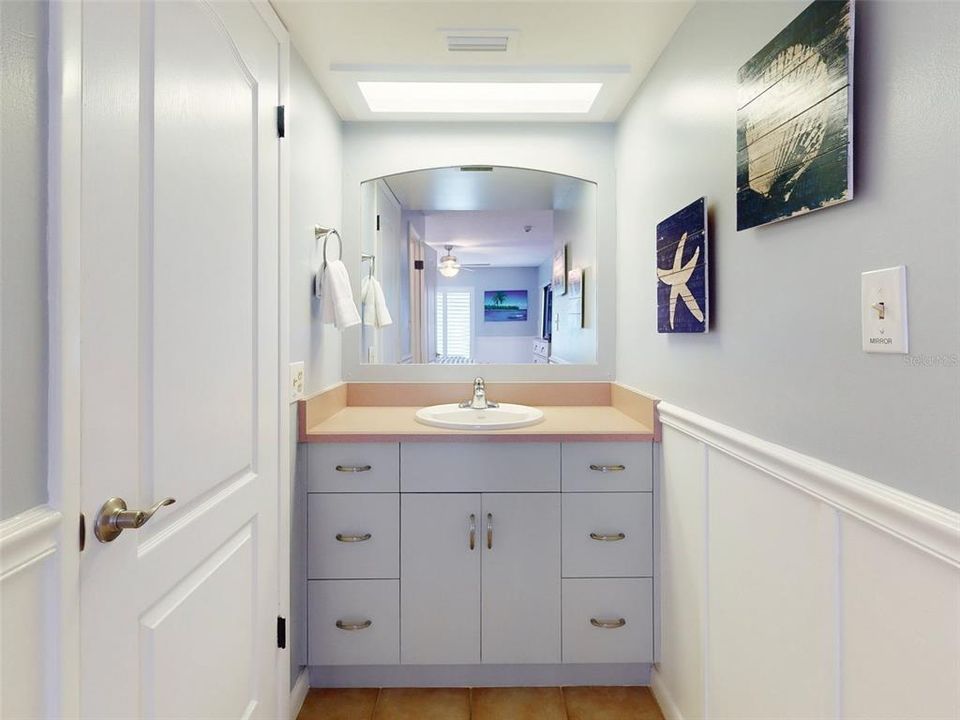 For Sale: $457,000 (2 beds, 2 baths, 1013 Square Feet)