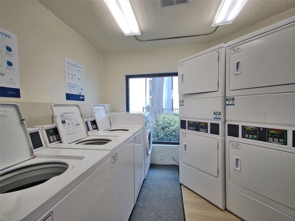 For Sale: $457,000 (2 beds, 2 baths, 1013 Square Feet)