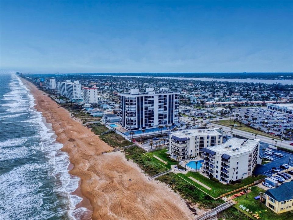 For Sale: $457,000 (2 beds, 2 baths, 1013 Square Feet)