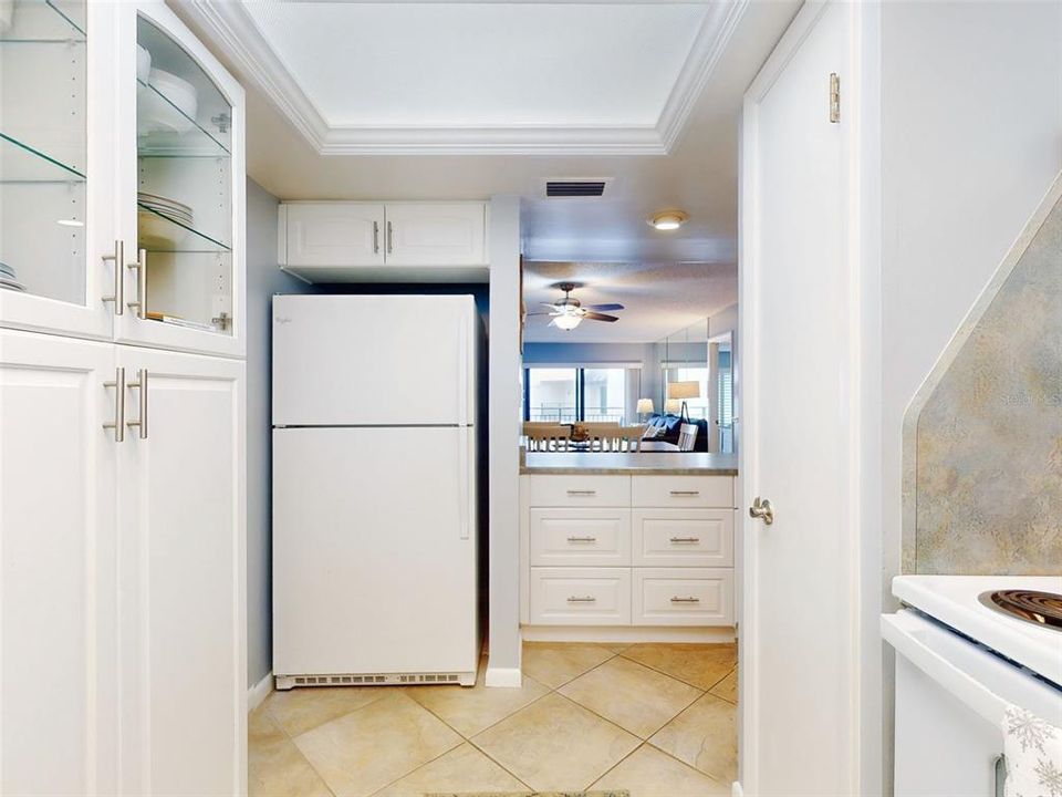 For Sale: $457,000 (2 beds, 2 baths, 1013 Square Feet)