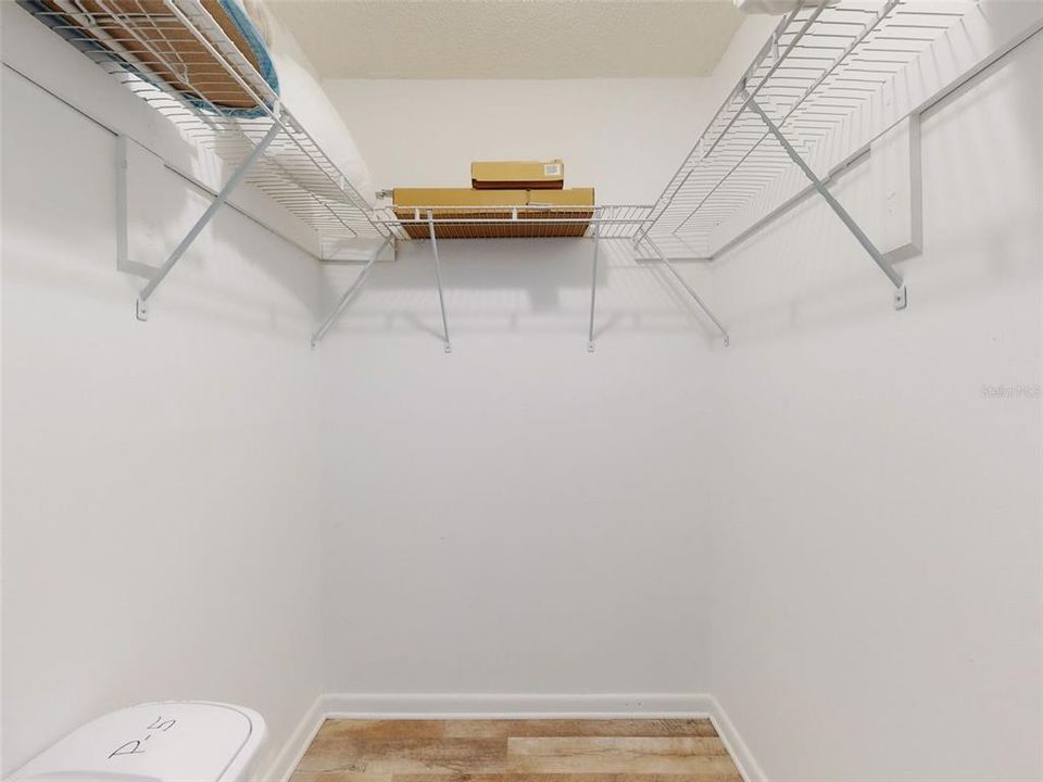 For Sale: $457,000 (2 beds, 2 baths, 1013 Square Feet)