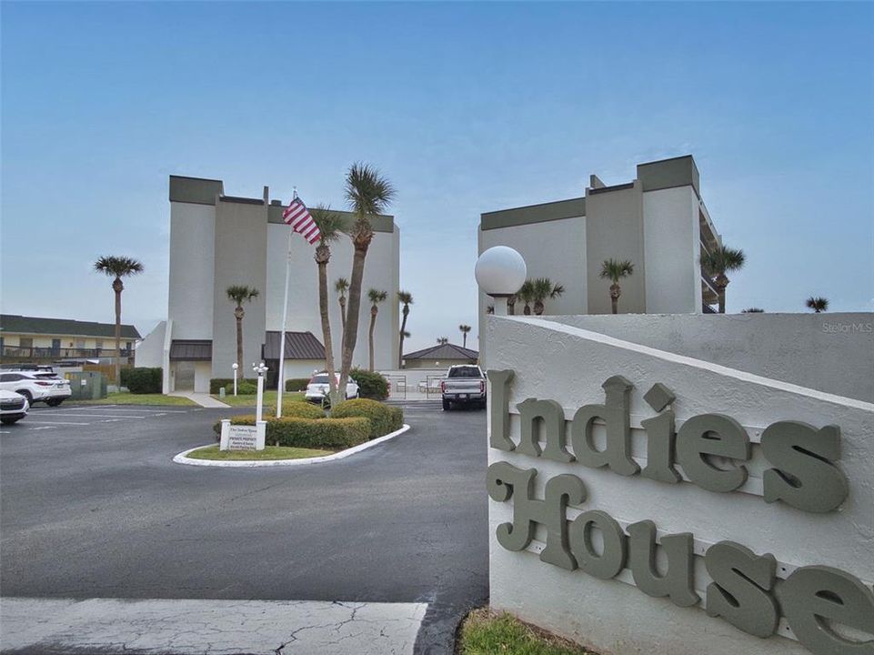 For Sale: $457,000 (2 beds, 2 baths, 1013 Square Feet)