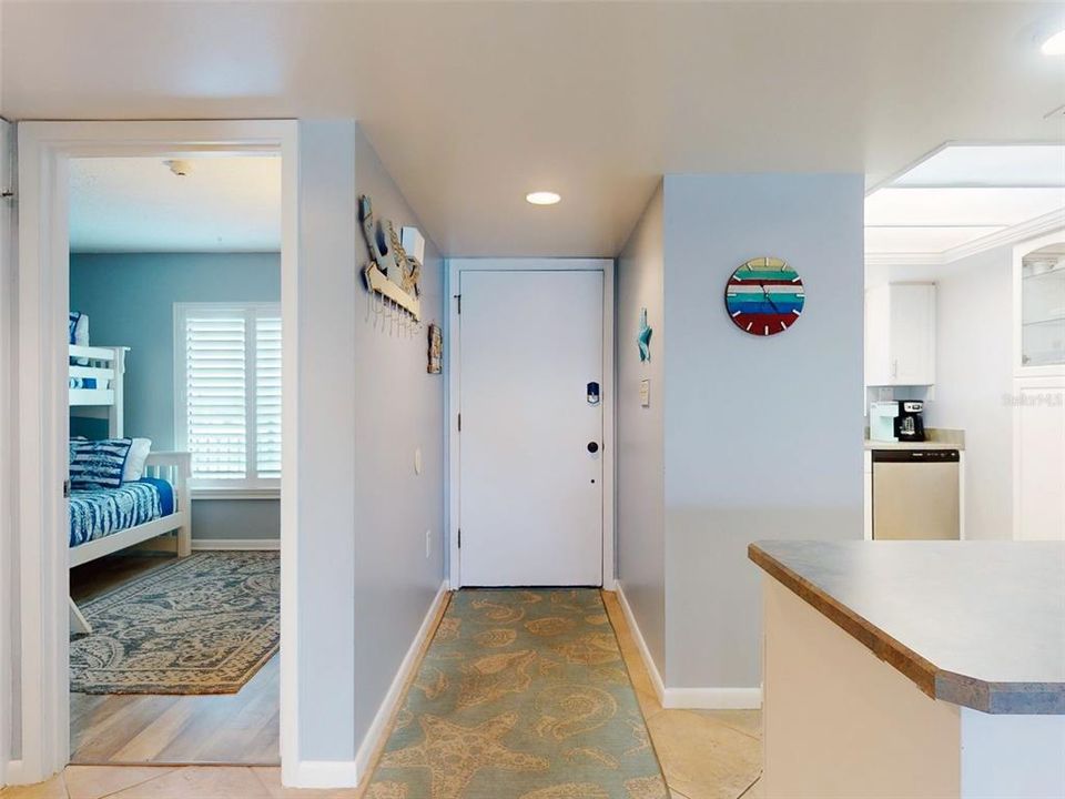 For Sale: $457,000 (2 beds, 2 baths, 1013 Square Feet)