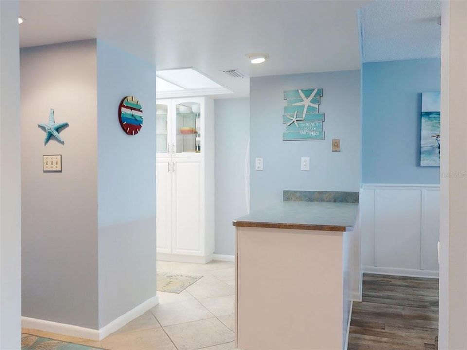 For Sale: $457,000 (2 beds, 2 baths, 1013 Square Feet)