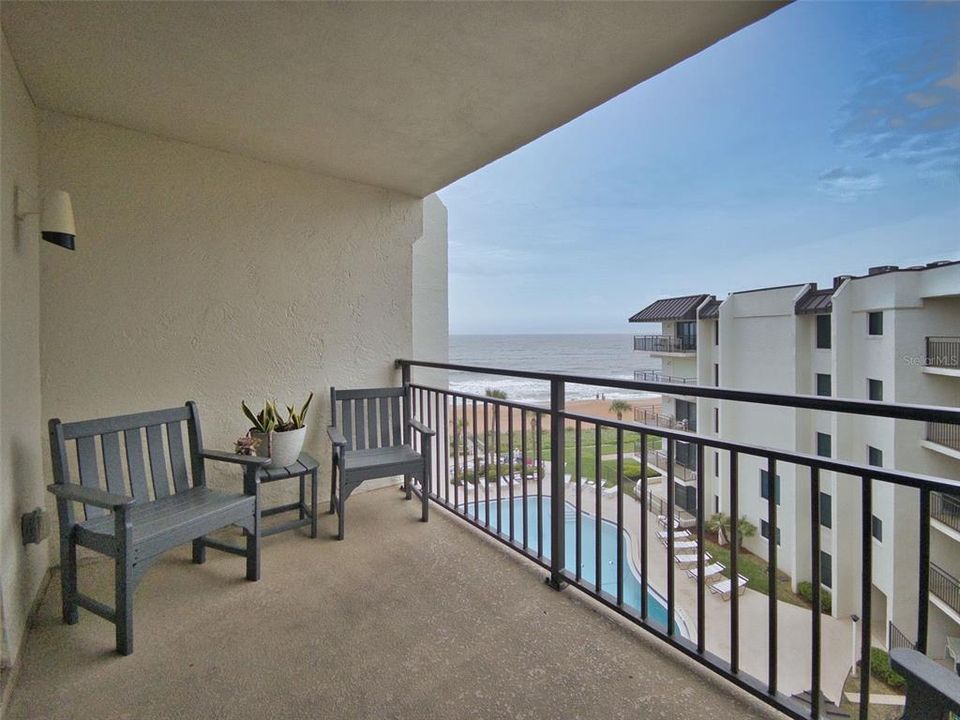 For Sale: $457,000 (2 beds, 2 baths, 1013 Square Feet)