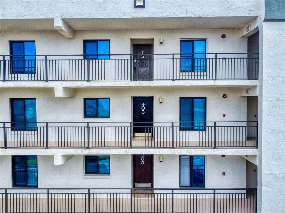 For Sale: $457,000 (2 beds, 2 baths, 1013 Square Feet)