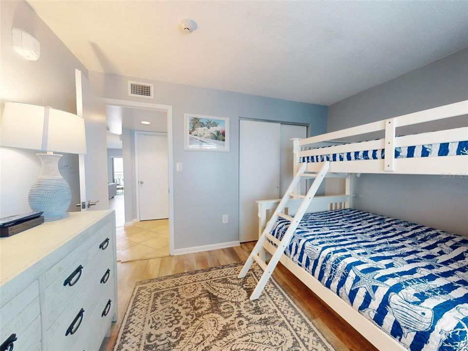 For Sale: $457,000 (2 beds, 2 baths, 1013 Square Feet)