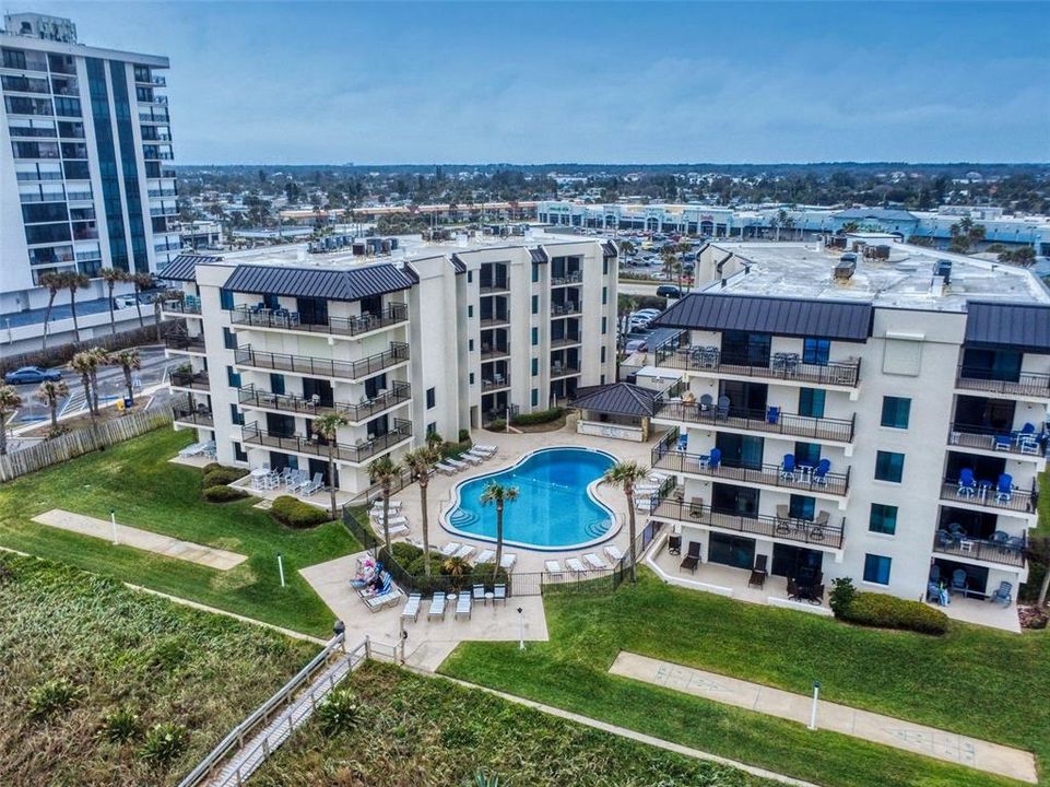 For Sale: $457,000 (2 beds, 2 baths, 1013 Square Feet)