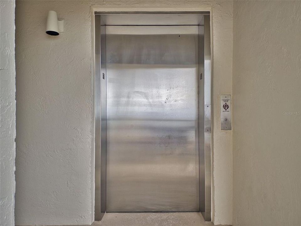 For Sale: $457,000 (2 beds, 2 baths, 1013 Square Feet)