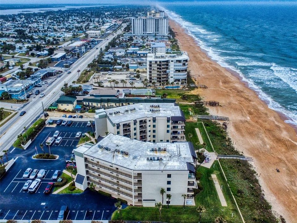 For Sale: $457,000 (2 beds, 2 baths, 1013 Square Feet)