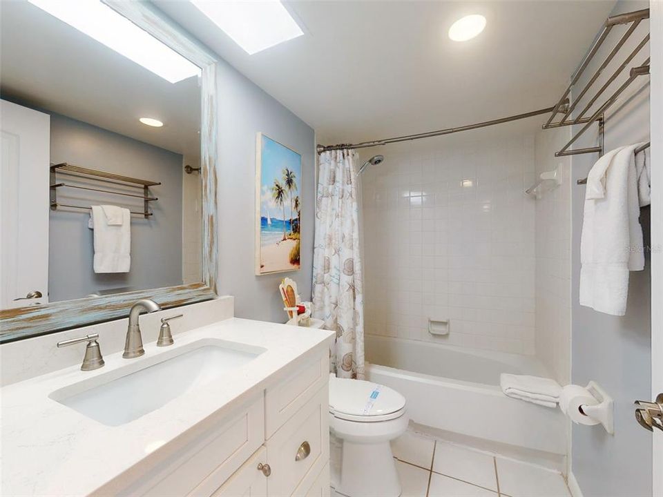 For Sale: $457,000 (2 beds, 2 baths, 1013 Square Feet)