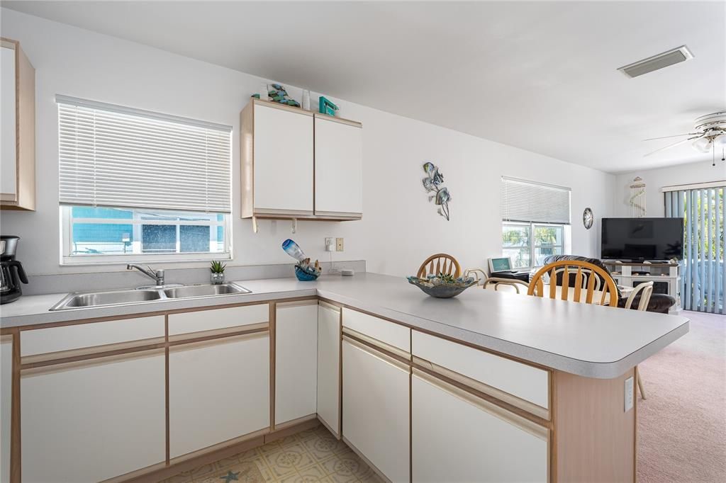 待售: $1,300,000 (4 贝兹, 0 浴室, 1740 平方英尺)