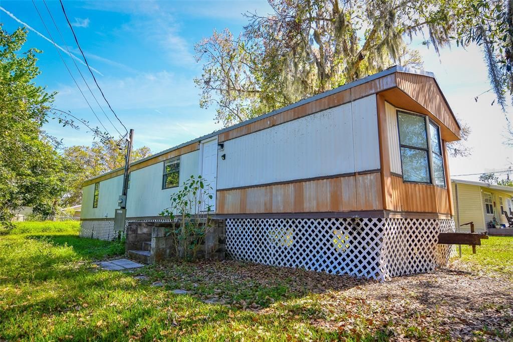 Recently Rented: $1,200 (2 beds, 2 baths, 840 Square Feet)