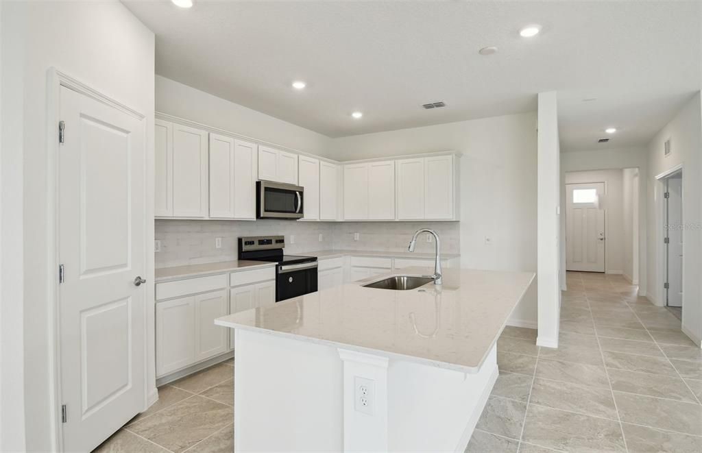 Active With Contract: $388,510 (3 beds, 3 baths, 2230 Square Feet)