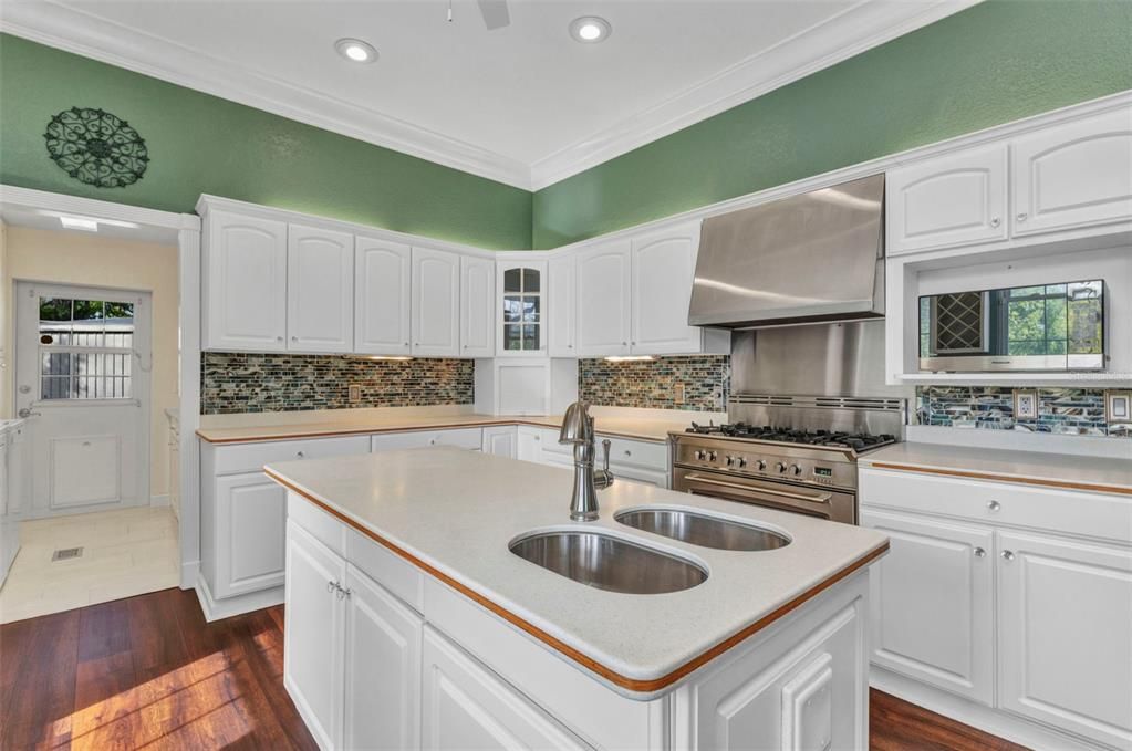 Active With Contract: $1,110,000 (4 beds, 2 baths, 2758 Square Feet)