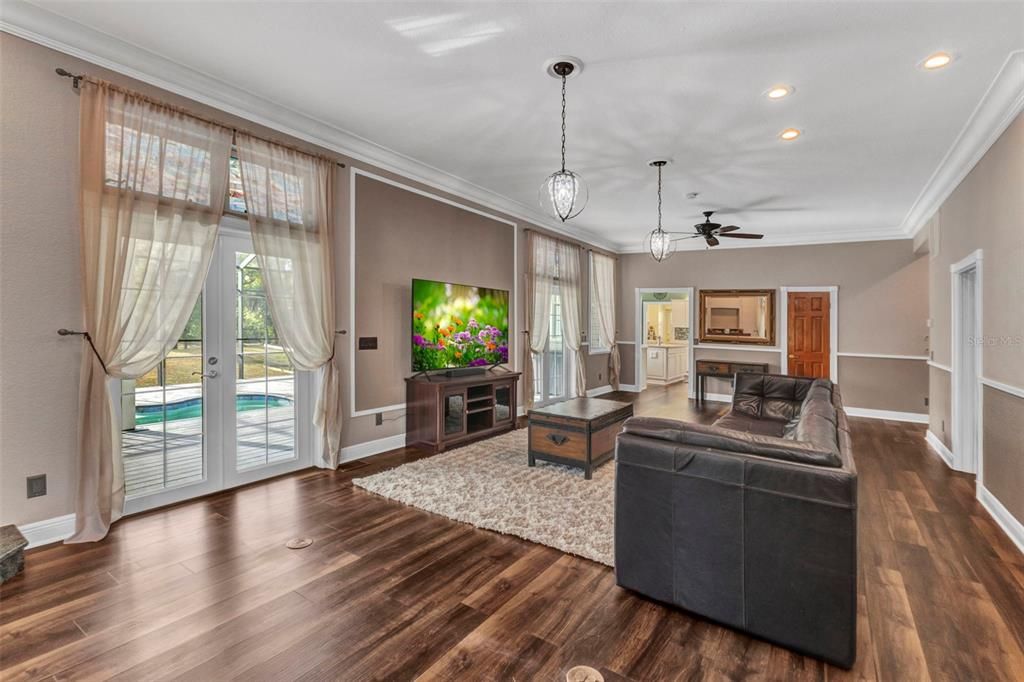 Active With Contract: $1,110,000 (4 beds, 2 baths, 2758 Square Feet)