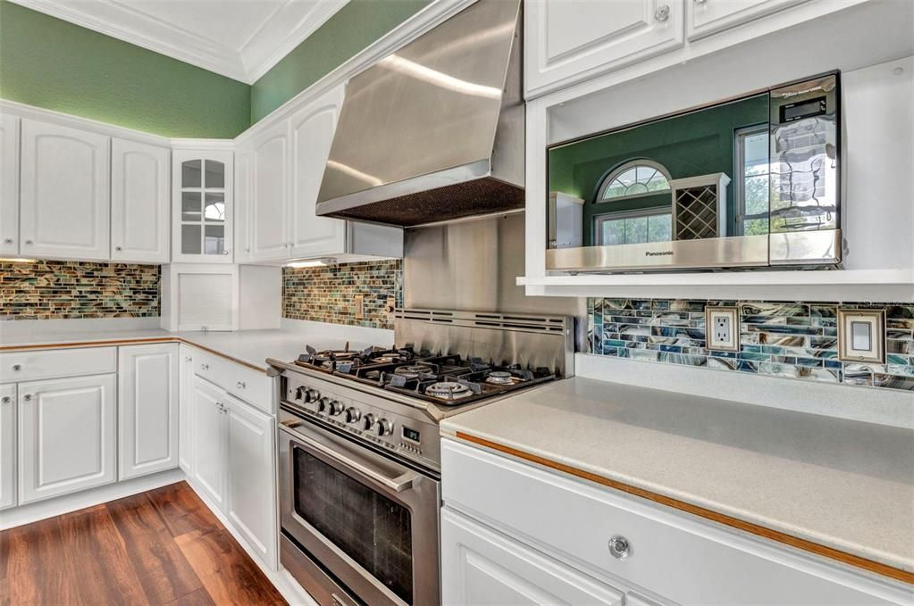 Active With Contract: $1,110,000 (4 beds, 2 baths, 2758 Square Feet)