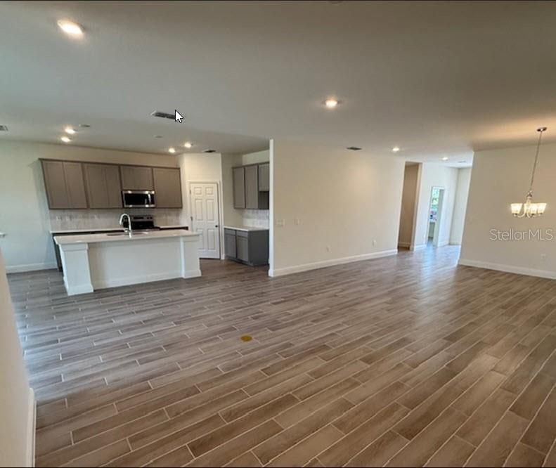 Active With Contract: $429,990 (4 beds, 3 baths, 2381 Square Feet)