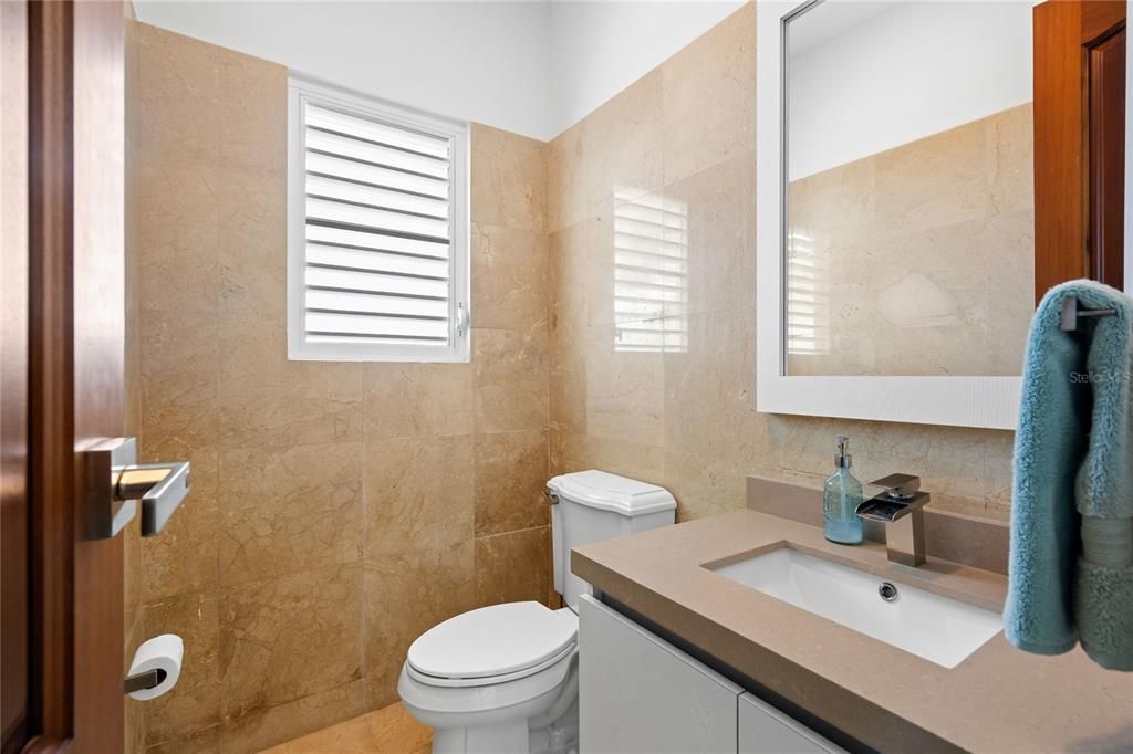 For Sale: $1,750,000 (5 beds, 4 baths, 3000 Square Feet)